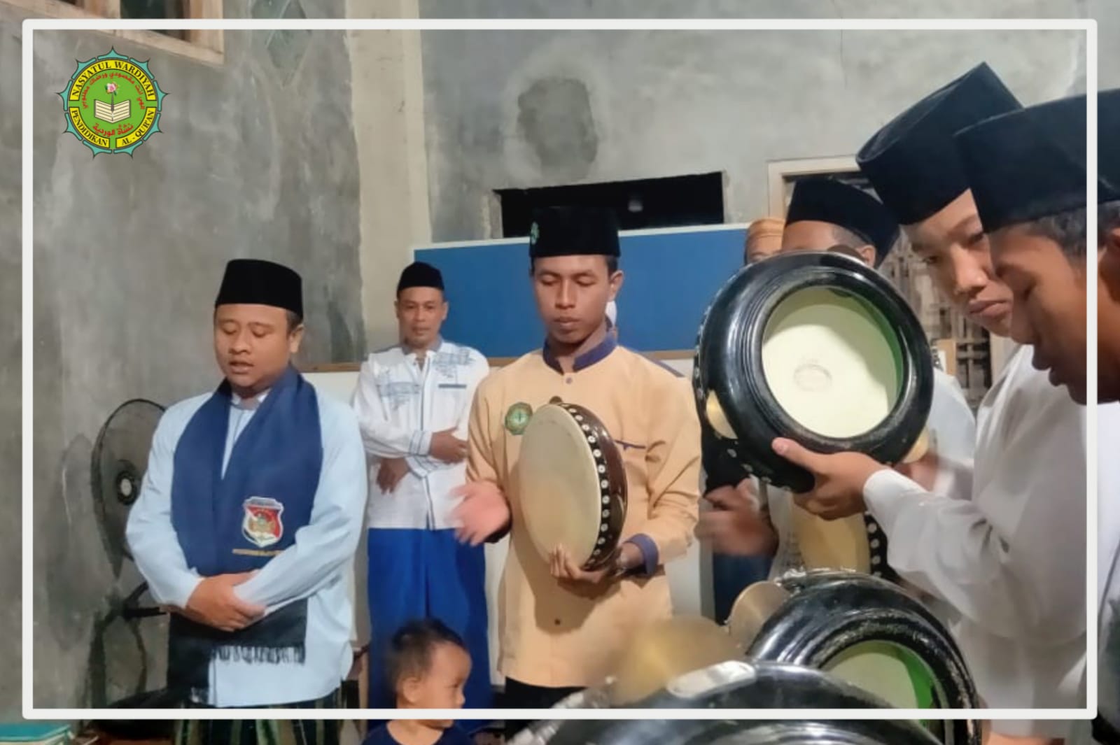 Menabuh Terbang di Masjid Dan Membaca Shalawat